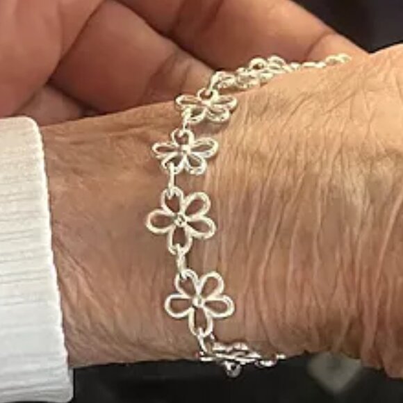James Avery Jewelry - Beautiful James Avery Daisy Charm Bracelet Charm Bracelet